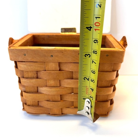 Red Cardinal Small Christmas Basket Lidded - Picture 6 of 15